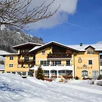 Jugendhotel Angerhof Og فندق أوبيراو