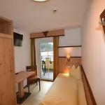 Jugendhotel Angerhof Og فندق أوبيراو